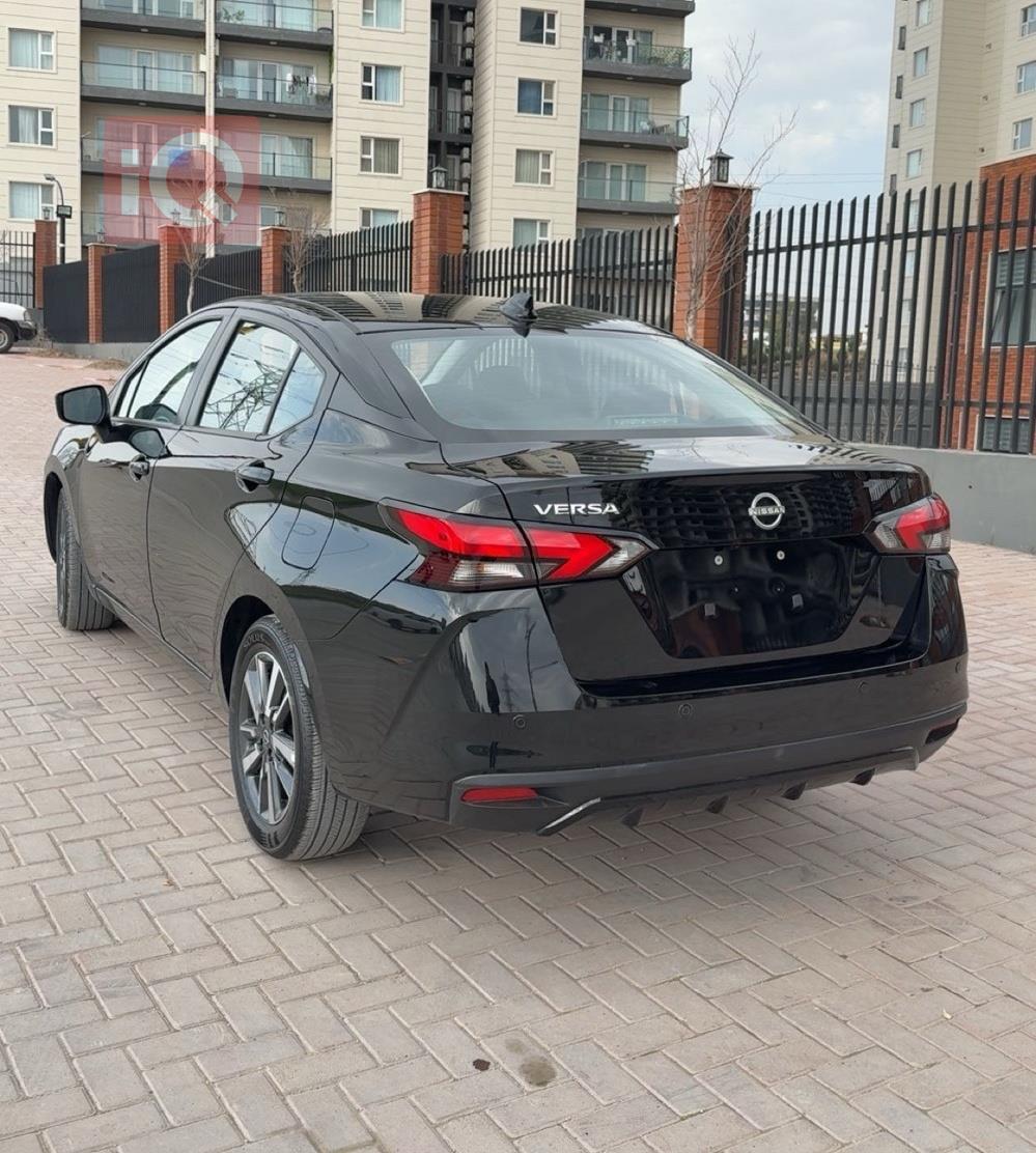 نيسان فيرسا